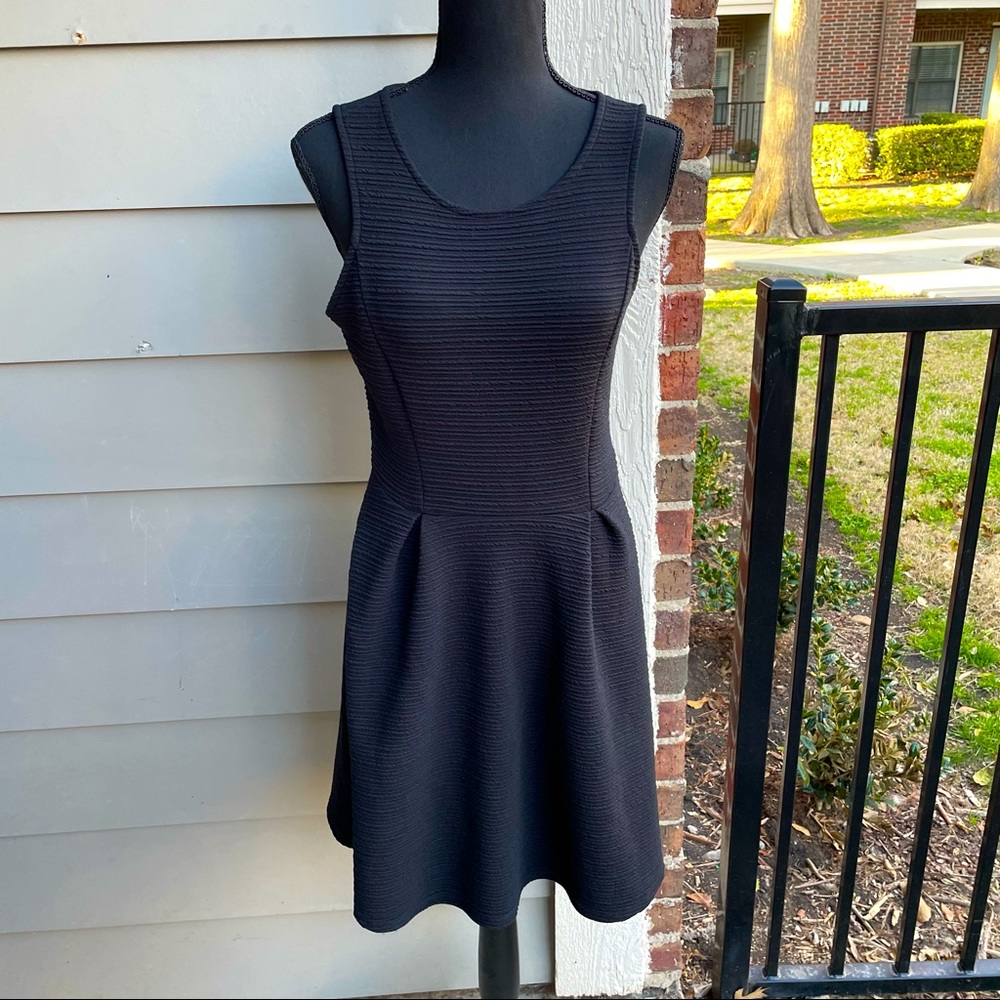 Elegant Black Sleeveless Dress
